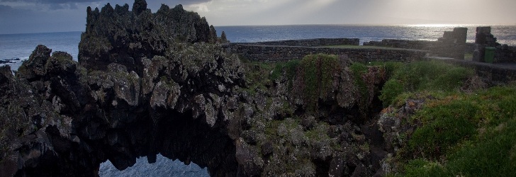 Arco de Pedra, formação vulcânica testemunho da origem da ilha